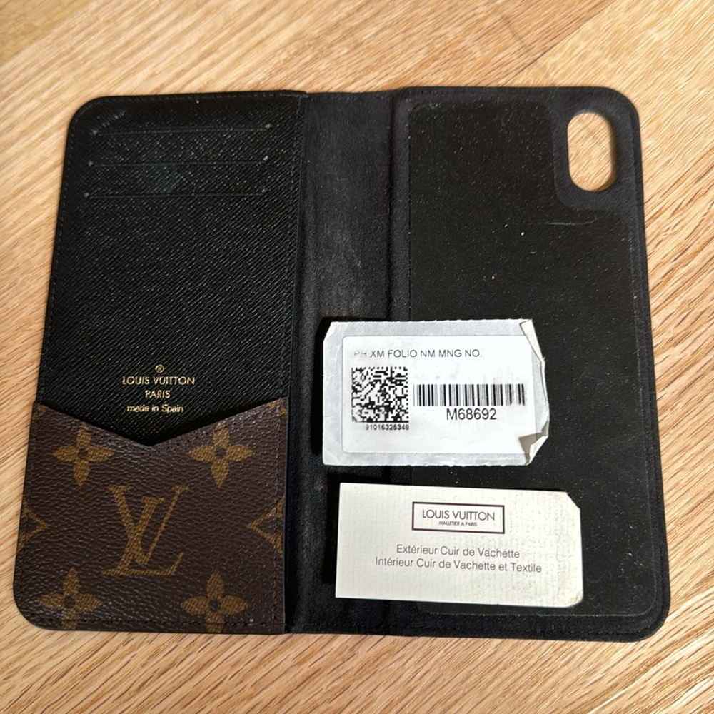 Authentic Louis Vuitton phone case, with credit card holder - Picture 7 of 7